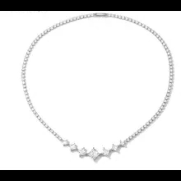 Swarovski Jewelry - Gorgeus rhodium plated Swarovski elements necklace